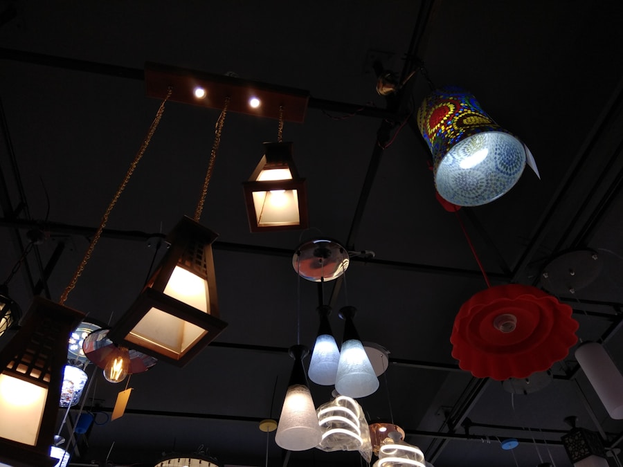 Photo The soft ceiling lamps in the restaurant